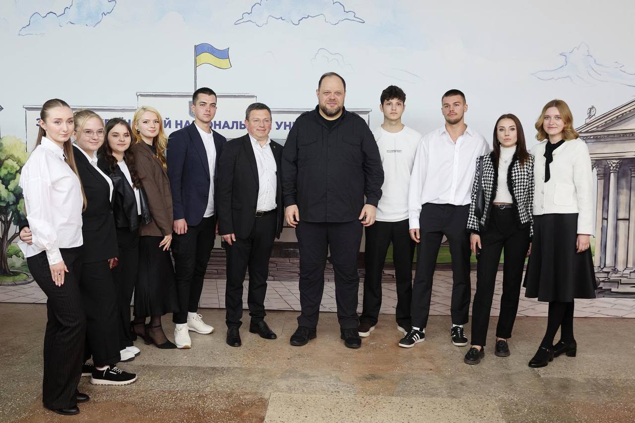 Delehatsiia vid TNPU razom zi Spikerom VRU